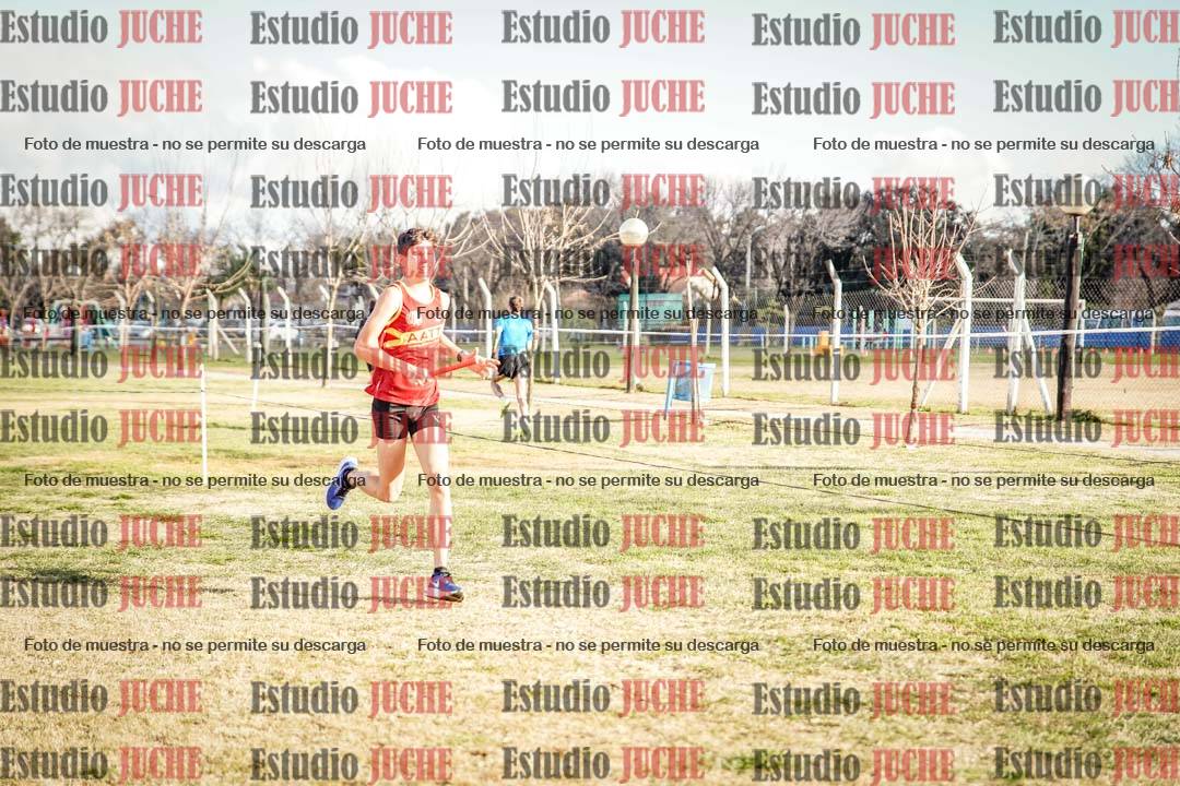Fotos en el tercer relevo (3000 m de carrera)