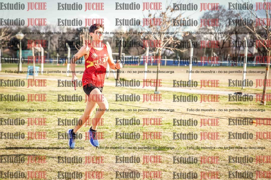 Fotos en el tercer relevo (3000 m de carrera)