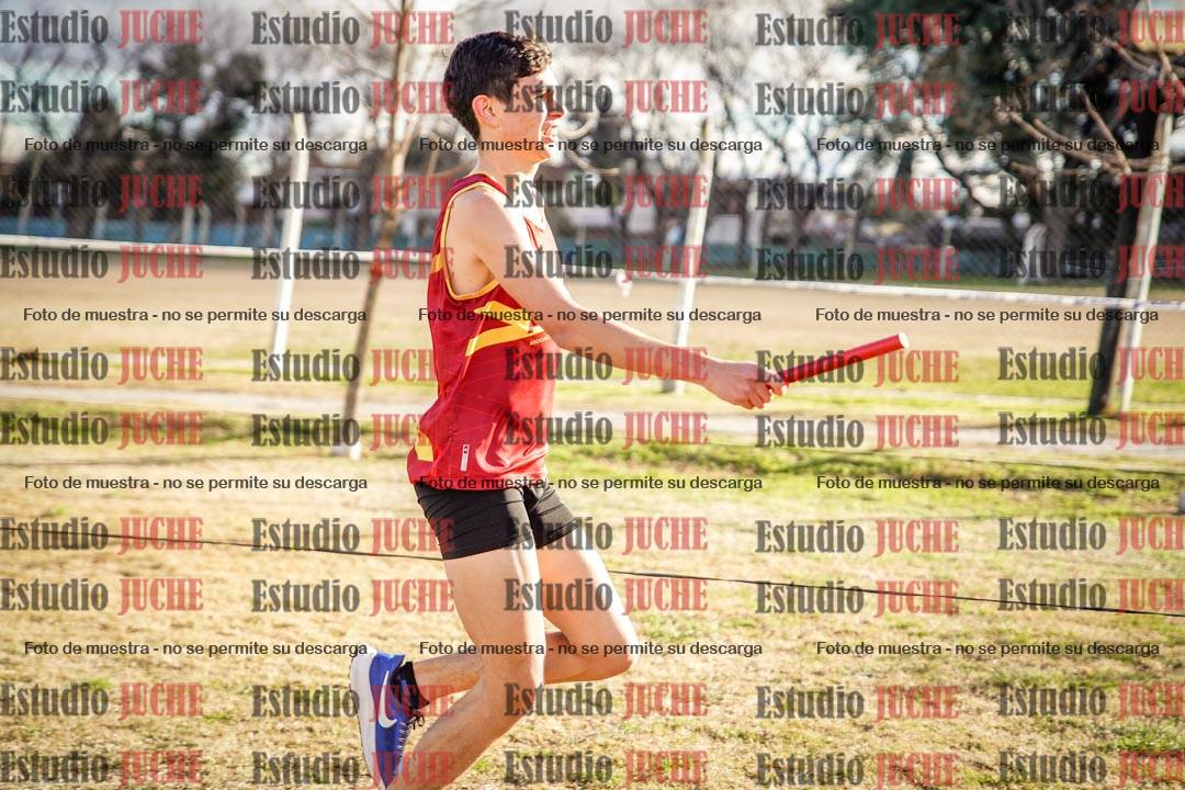 Fotos en el tercer relevo (3000 m de carrera)