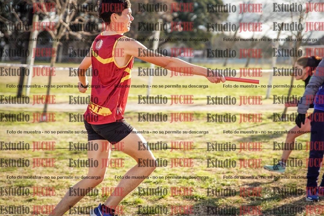 Fotos en el tercer relevo (3000 m de carrera)