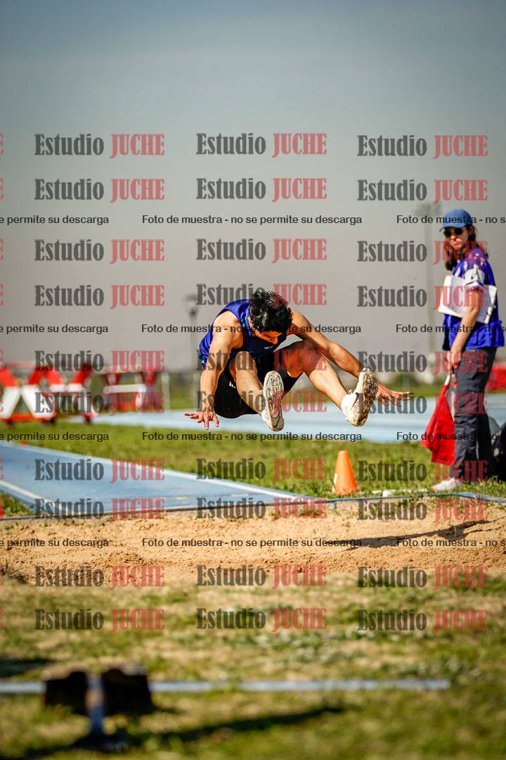Fotos del salto en largo de varones
