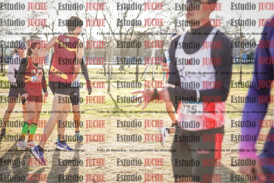 Fotos en el tercer relevo (3000 m de carrera)