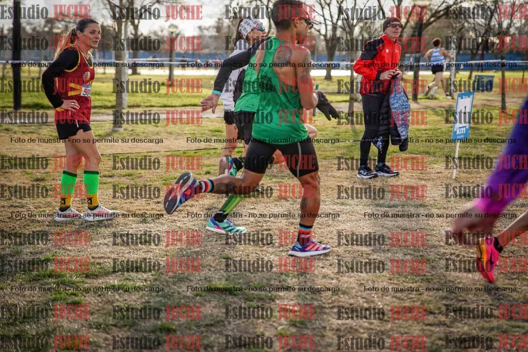 Fotos en el tercer relevo (3000 m de carrera)