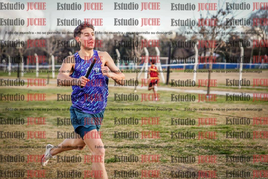 Fotos en el tercer relevo (3000 m de carrera)