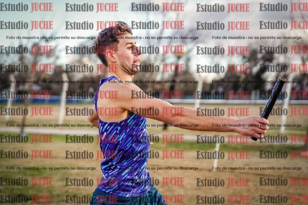 Fotos en el tercer relevo (3000 m de carrera)