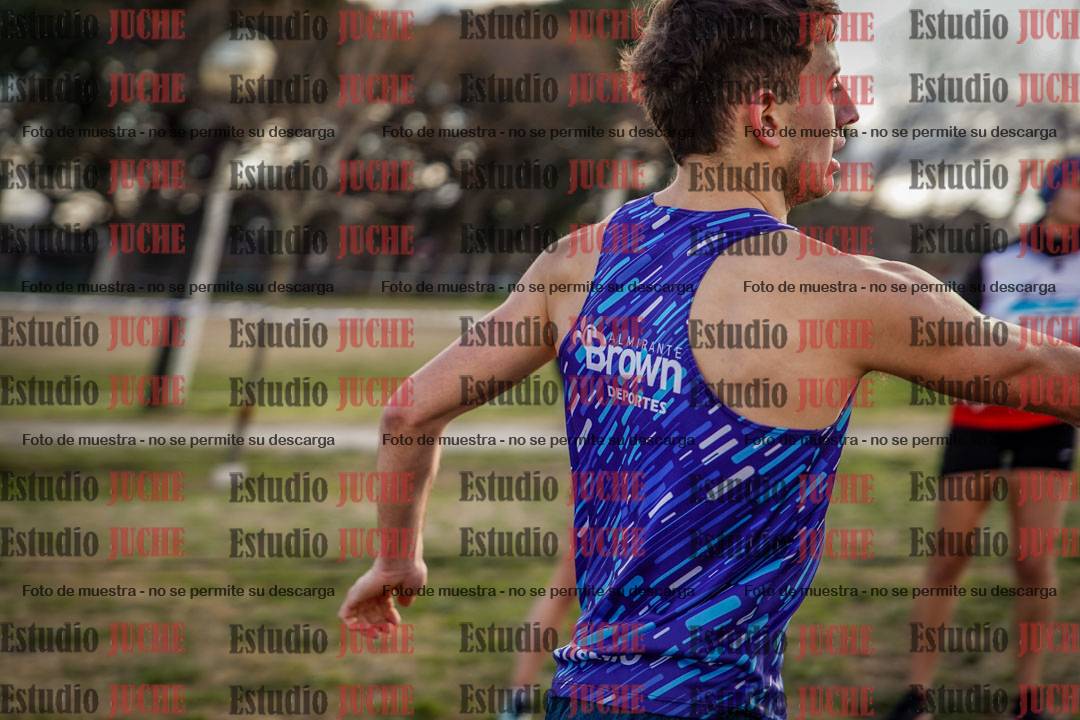 Fotos en el tercer relevo (3000 m de carrera)