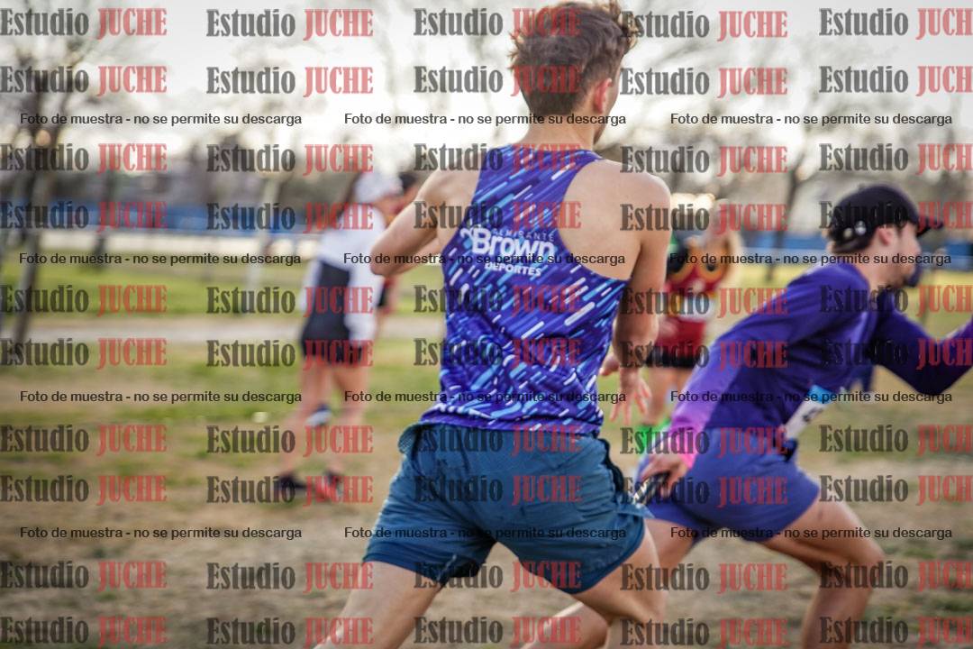 Fotos en el tercer relevo (3000 m de carrera)