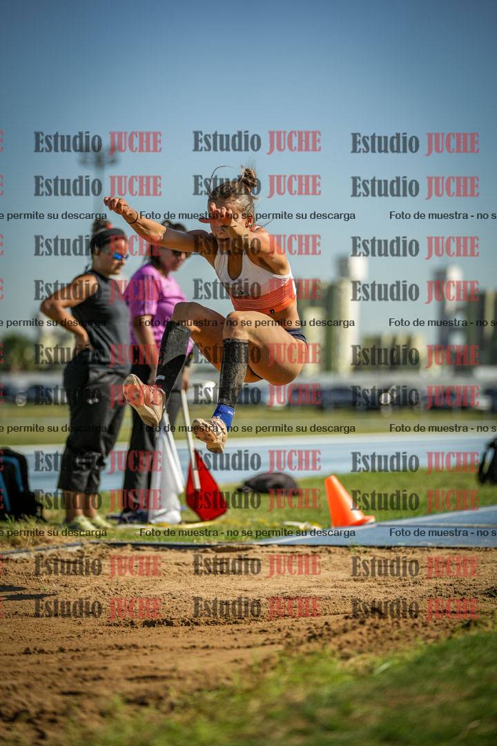 Fotos del salto en largo de mujeres - mayores