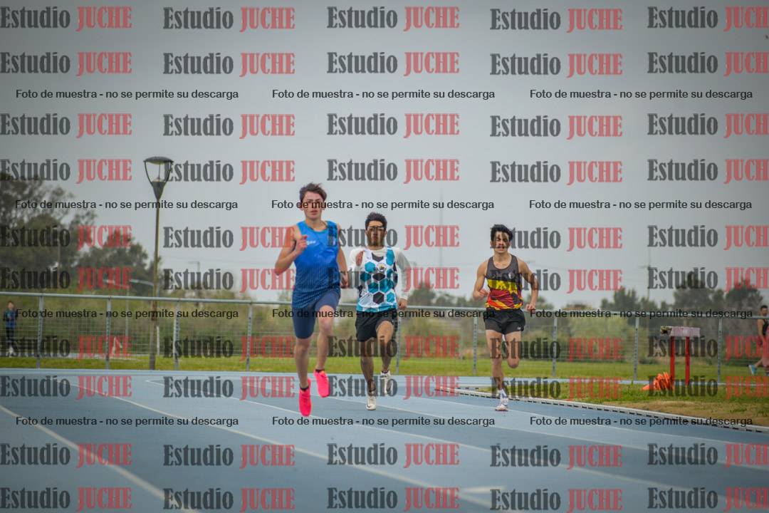 Fotos de los 400 m llanos de varones