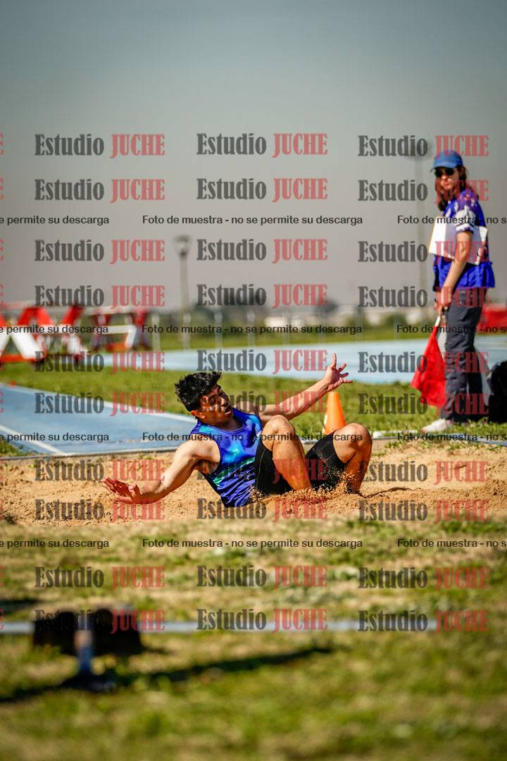 Fotos del salto en largo de varones