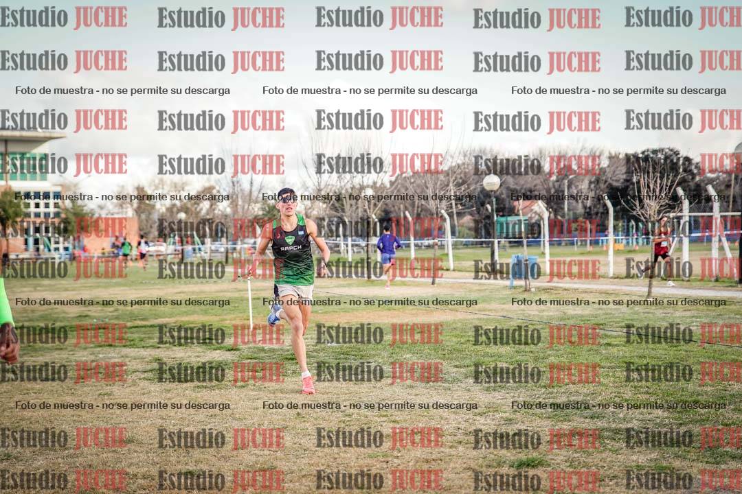 Fotos en el tercer relevo (3000 m de carrera)