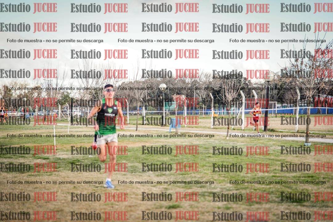 Fotos en el tercer relevo (3000 m de carrera)