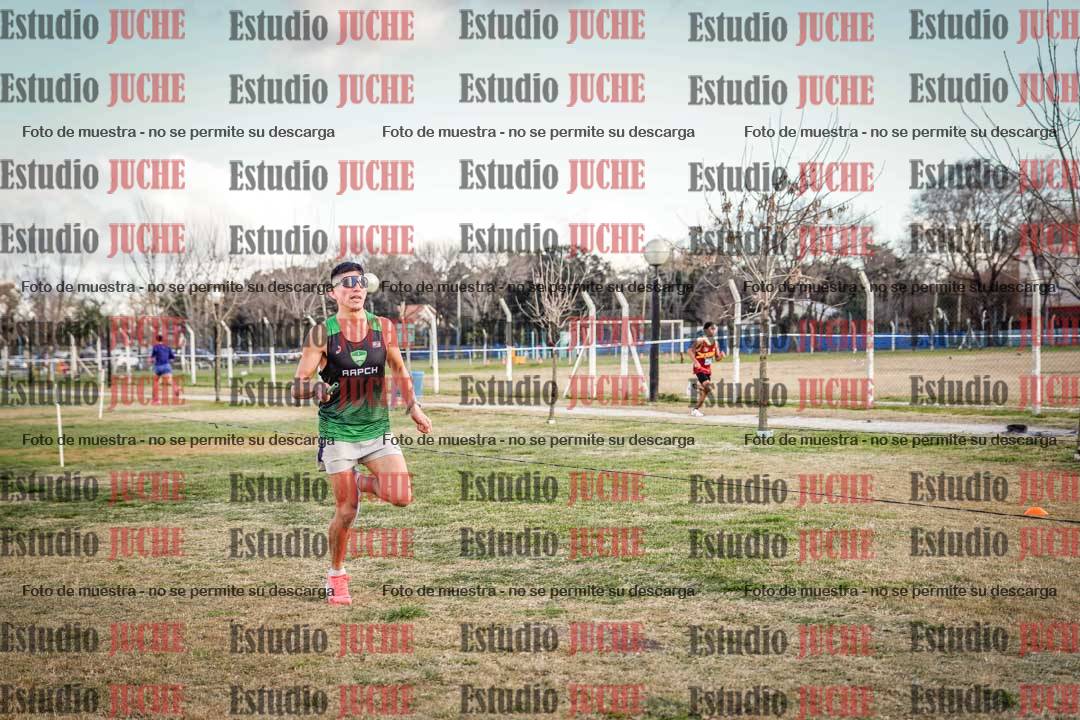 Fotos en el tercer relevo (3000 m de carrera)
