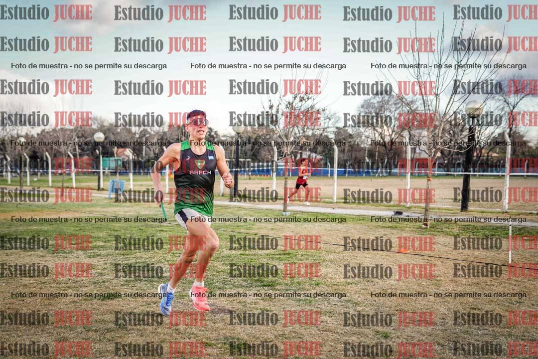 Fotos en el tercer relevo (3000 m de carrera)