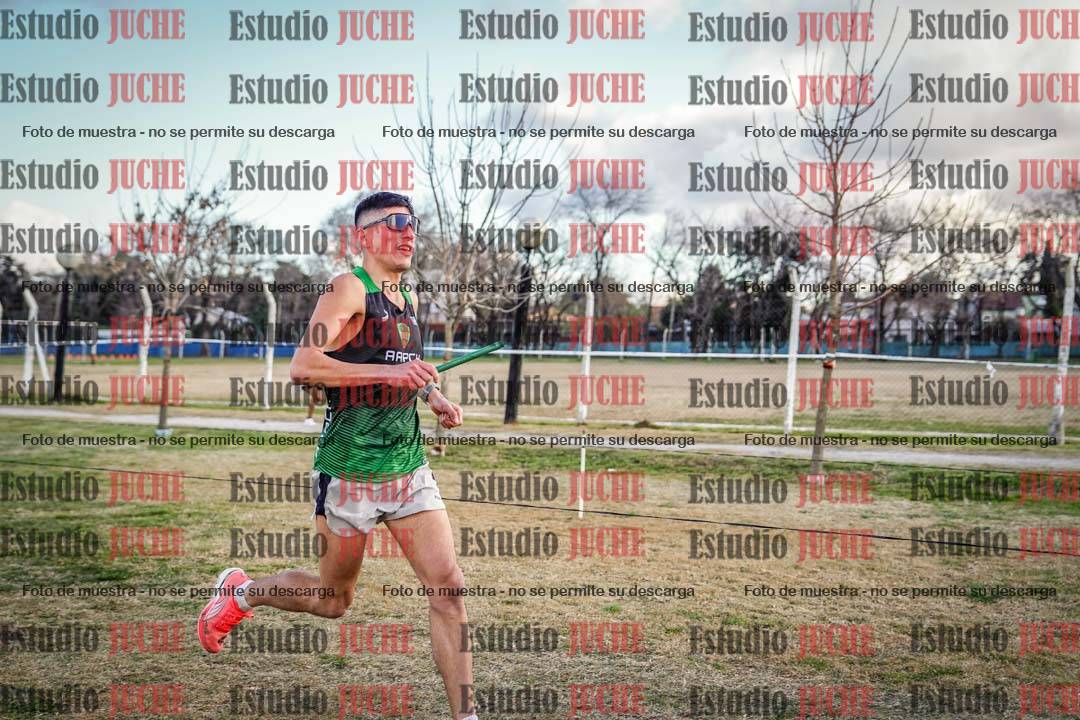 Fotos en el tercer relevo (3000 m de carrera)