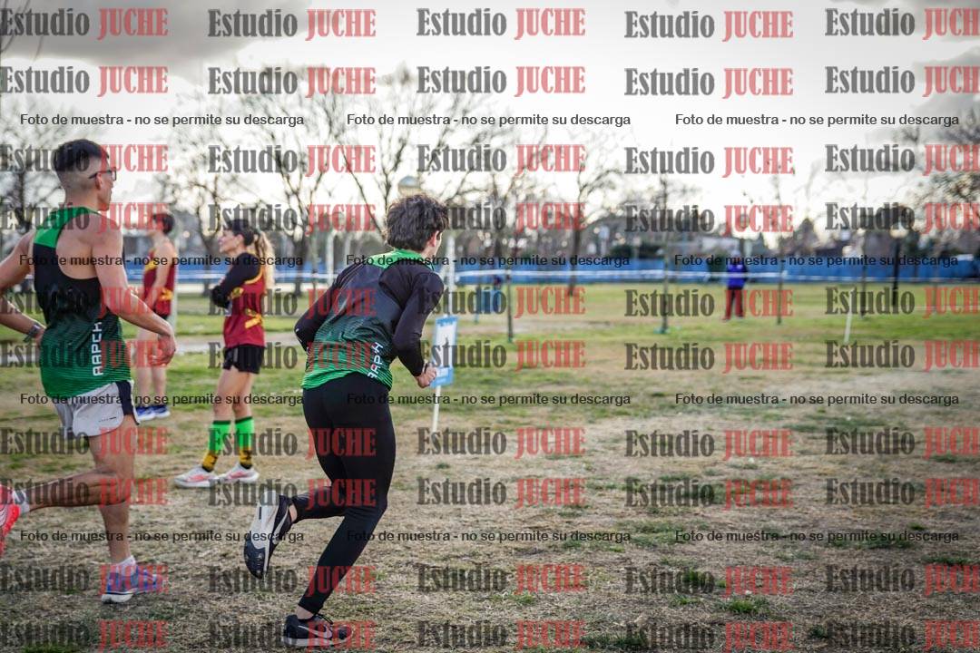 Fotos en el tercer relevo (3000 m de carrera)