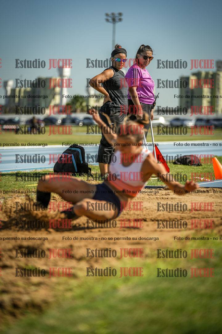 Fotos del salto en largo de mujeres - mayores