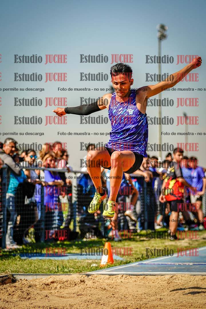 Fotos del salto en largo de varones