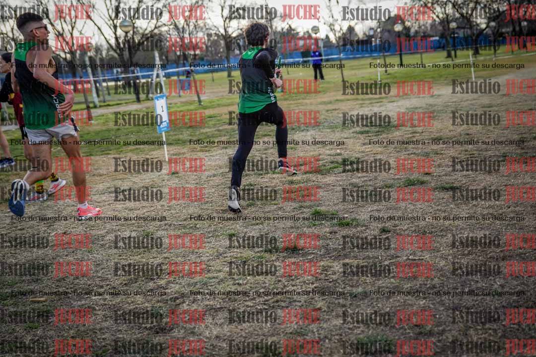 Fotos en el tercer relevo (3000 m de carrera)