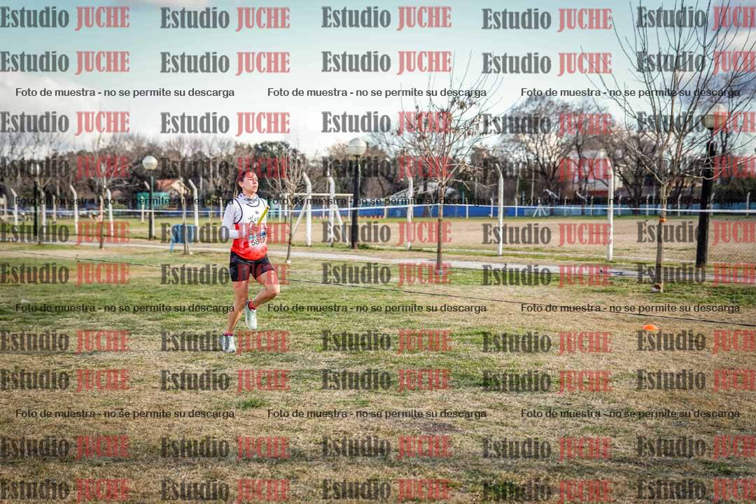 Fotos en el tercer relevo (3000 m de carrera)