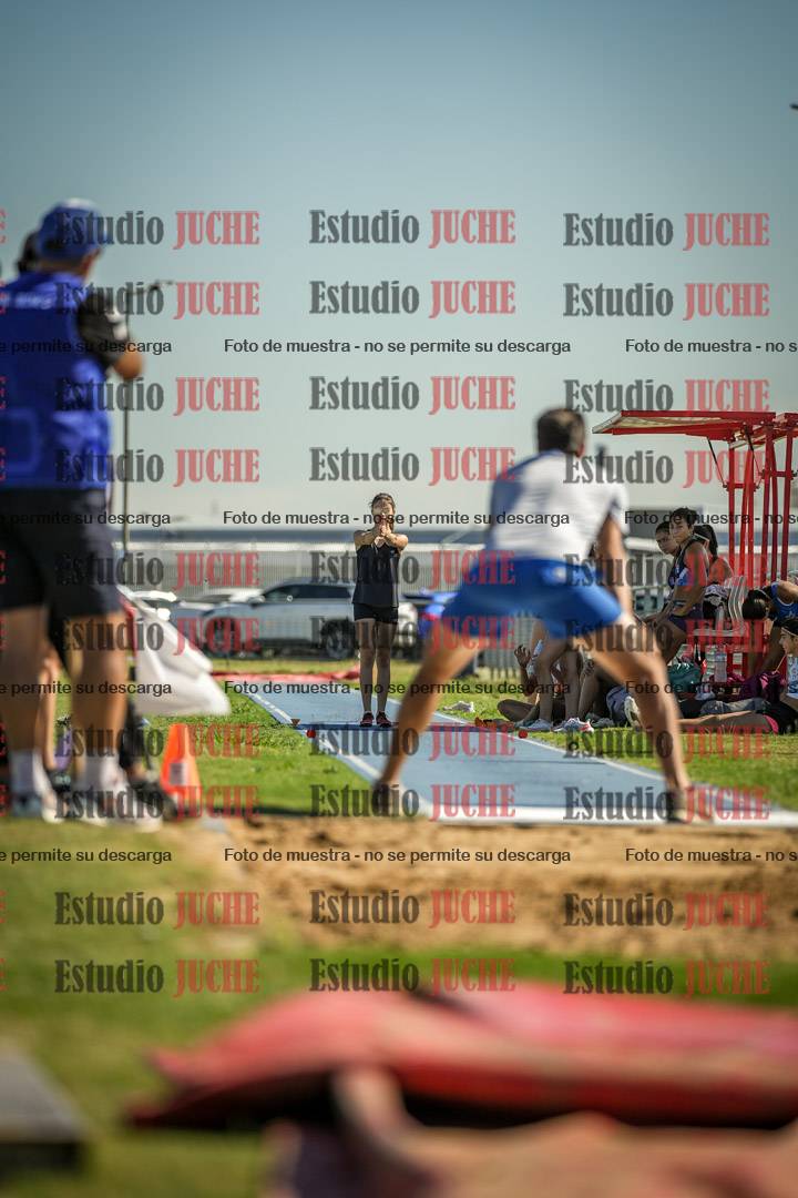 Fotos del salto en largo de mujeres - mayores