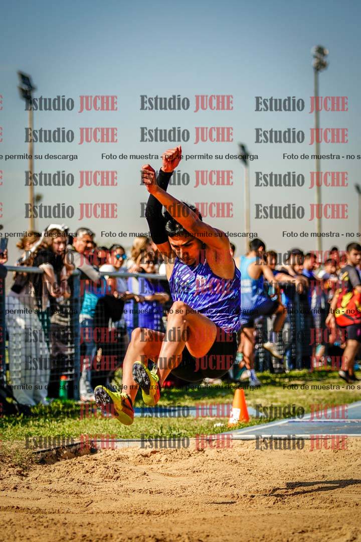 Fotos del salto en largo de varones