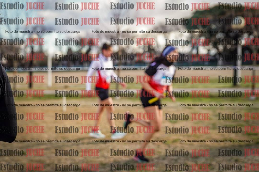 Fotos en el tercer relevo (3000 m de carrera)
