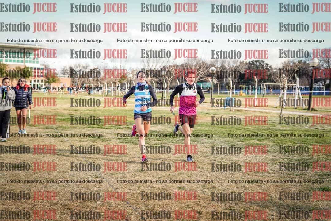 Fotos en el tercer relevo (3000 m de carrera)