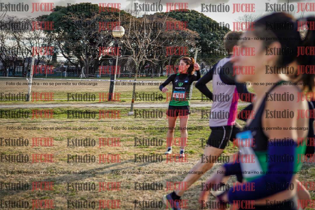 Fotos en el tercer relevo (3000 m de carrera)