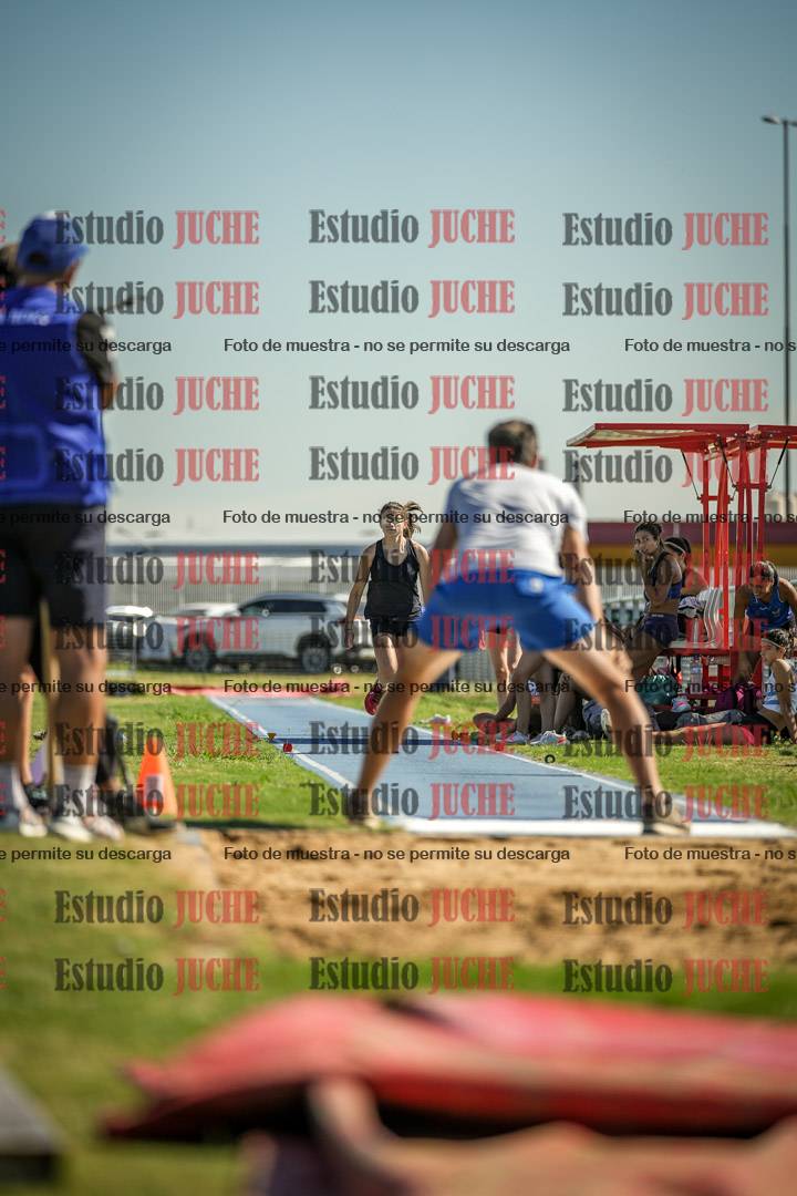 Fotos del salto en largo de mujeres - mayores