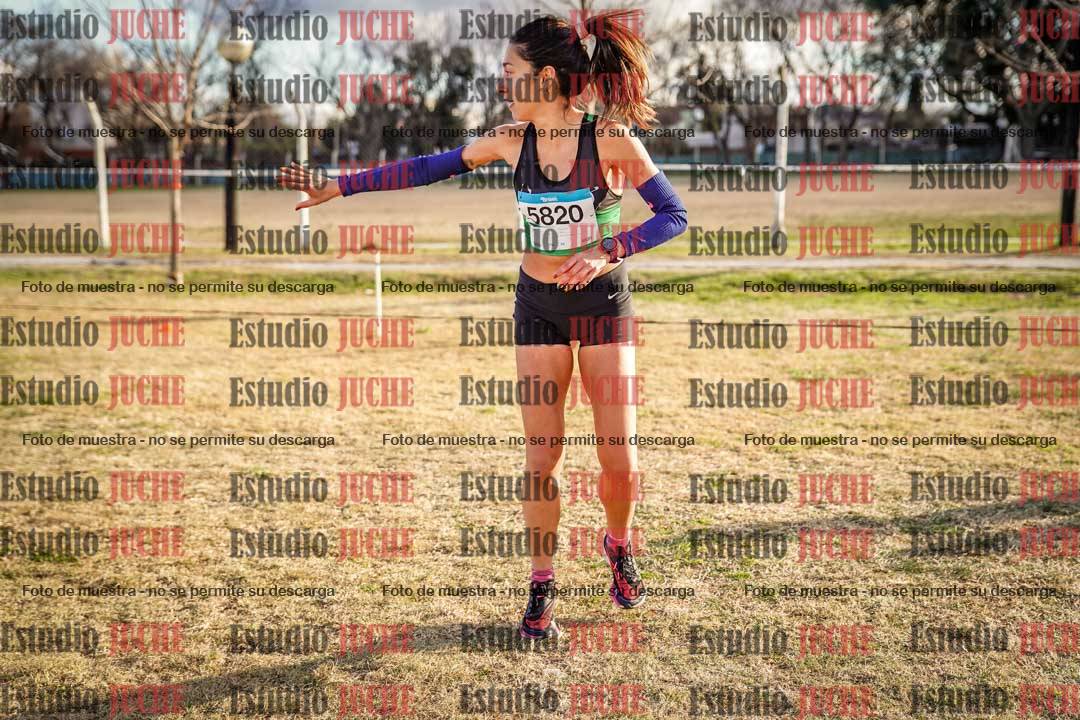 Fotos en el tercer relevo (3000 m de carrera)