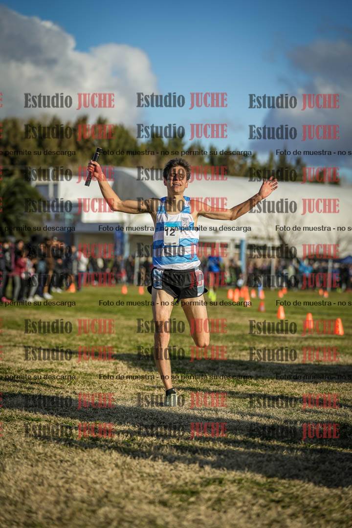 Fotos de la llegada de las postas 4 x 1000 m mixtas