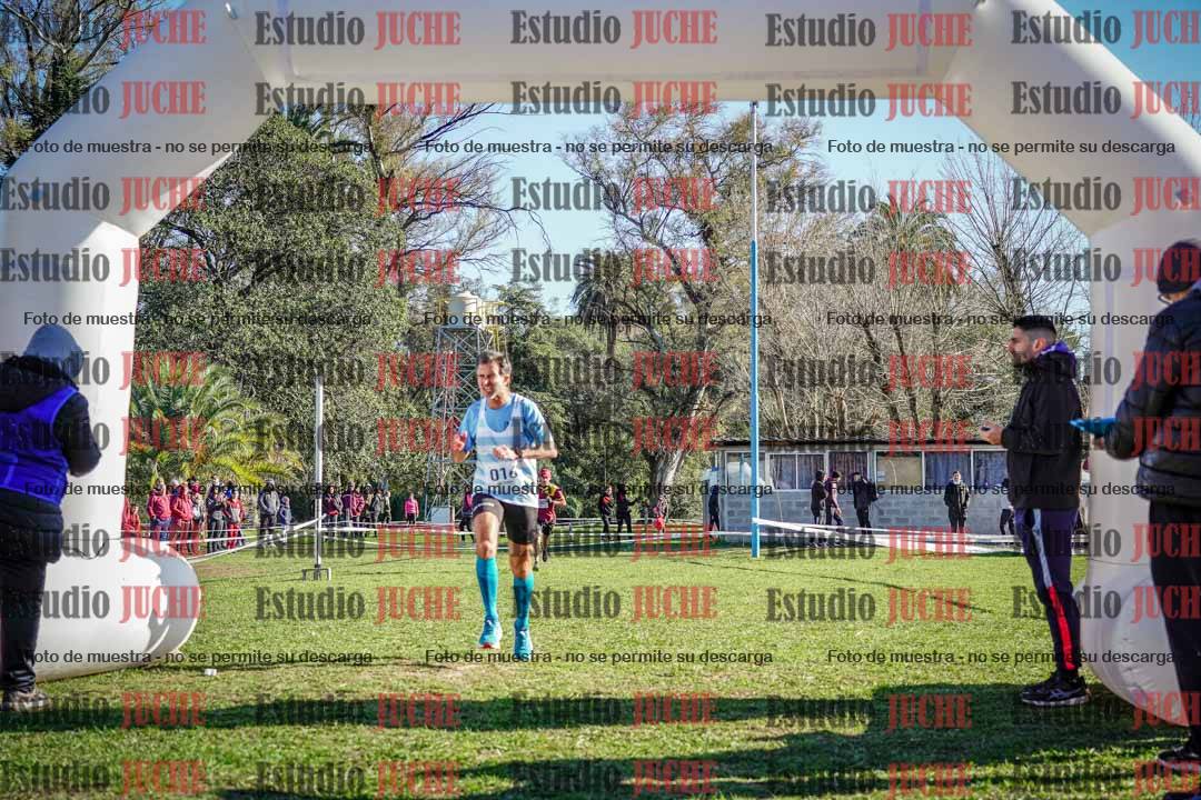 Fotos de la llegada del cross de 4000 m - varones