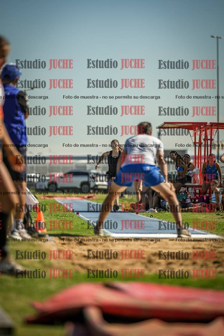 Fotos del salto en largo de mujeres - mayores