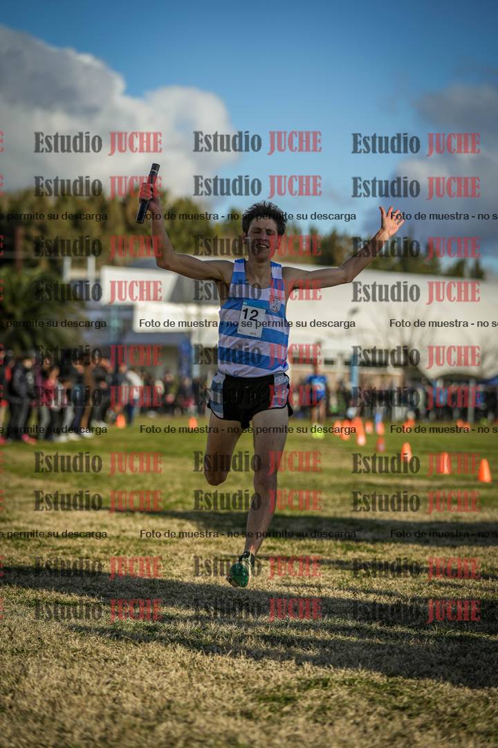 Fotos de la llegada de las postas 4 x 1000 m mixtas