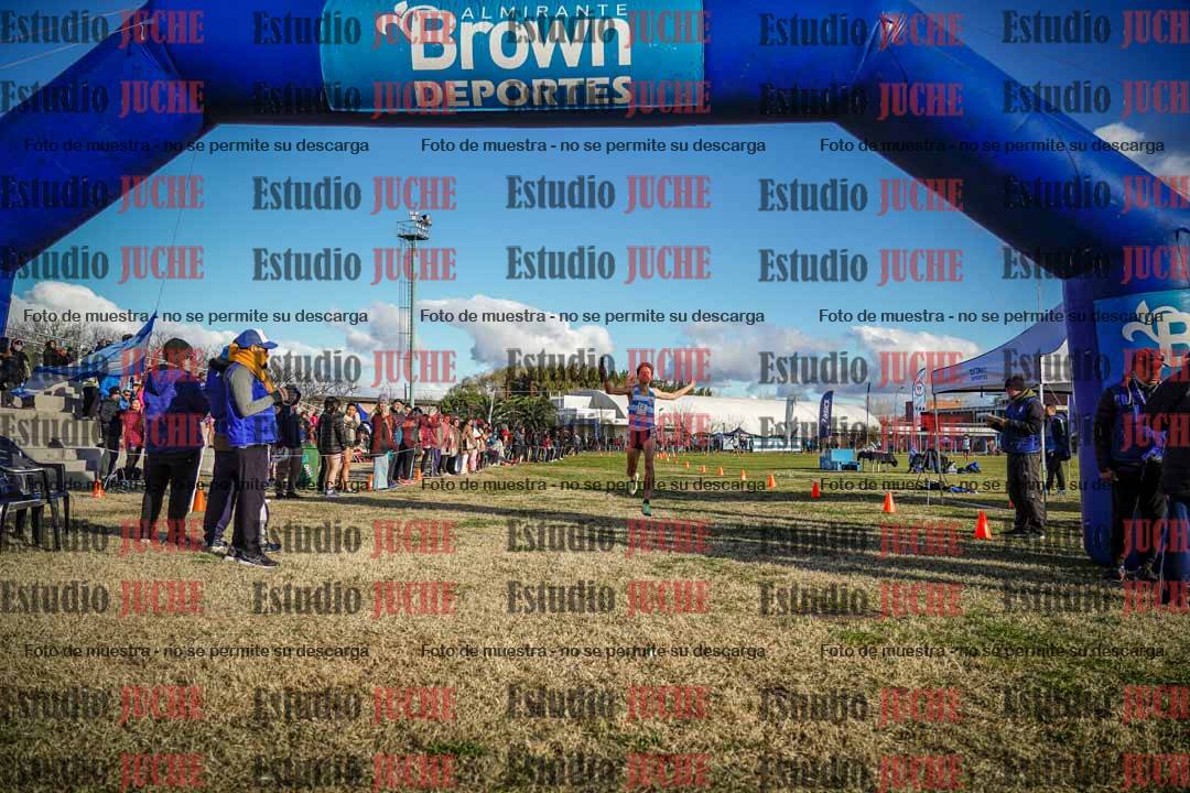 Fotos de la llegada de las postas 4 x 1000 m mixtas