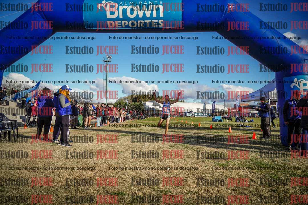 Fotos de la llegada de las postas 4 x 1000 m mixtas
