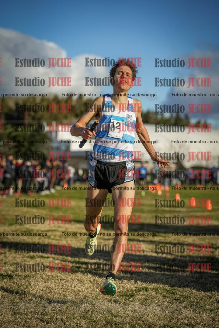 Fotos de la llegada de las postas 4 x 1000 m mixtas