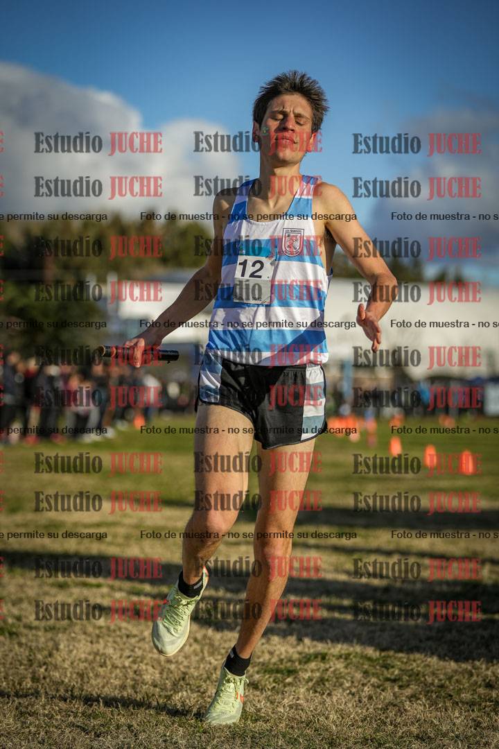 Fotos de la llegada de las postas 4 x 1000 m mixtas