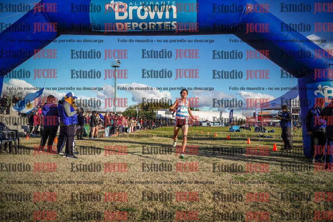 Fotos de la llegada de las postas 4 x 1000 m mixtas