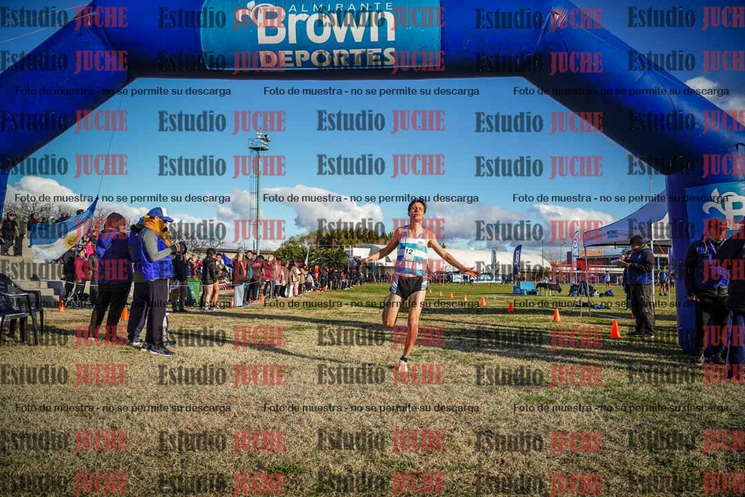 Fotos de la llegada de las postas 4 x 1000 m mixtas