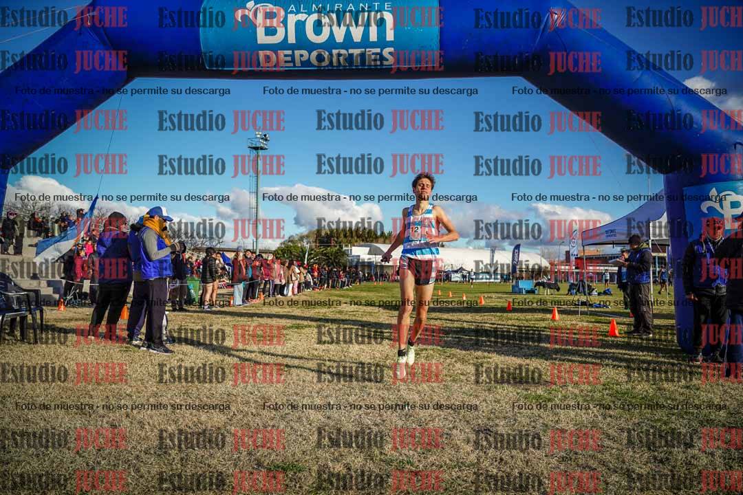 Fotos de la llegada de las postas 4 x 1000 m mixtas