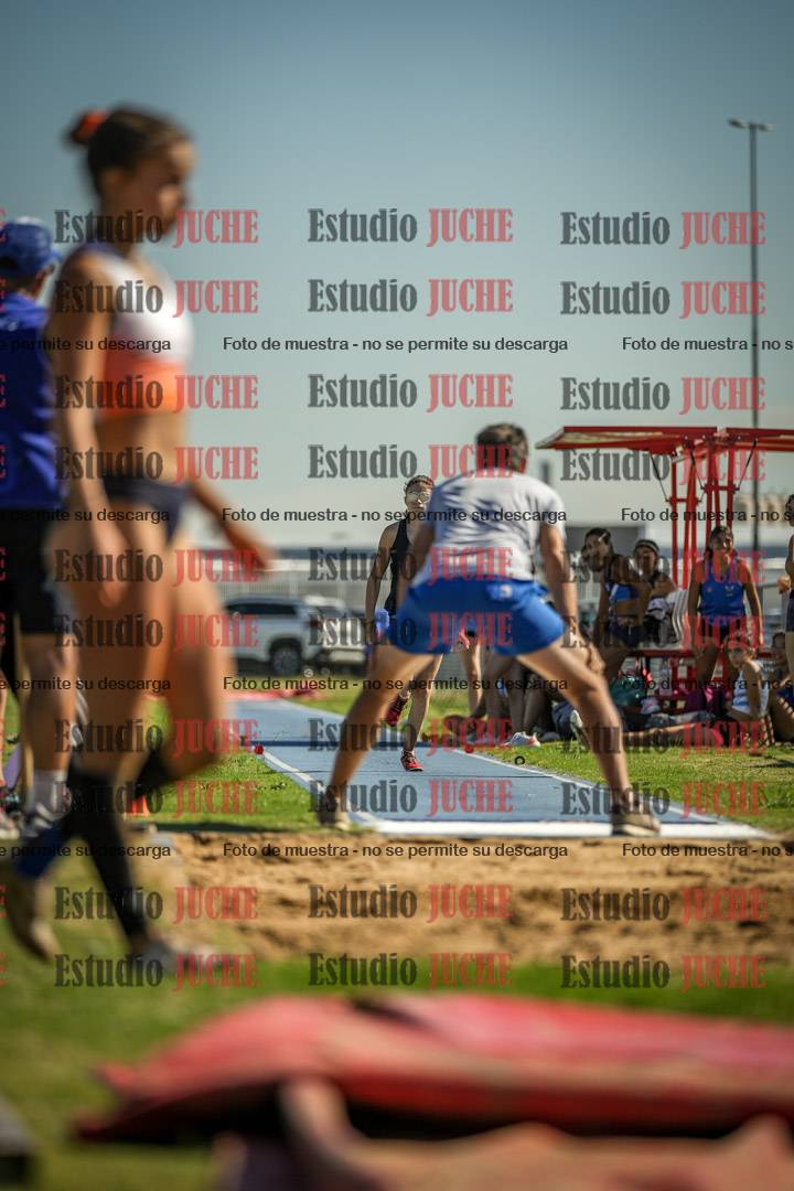 Fotos del salto en largo de mujeres - mayores