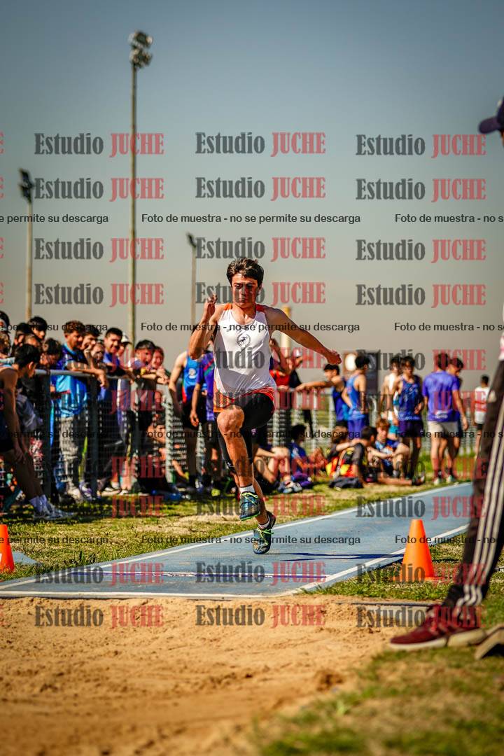 Fotos del salto en largo de varones