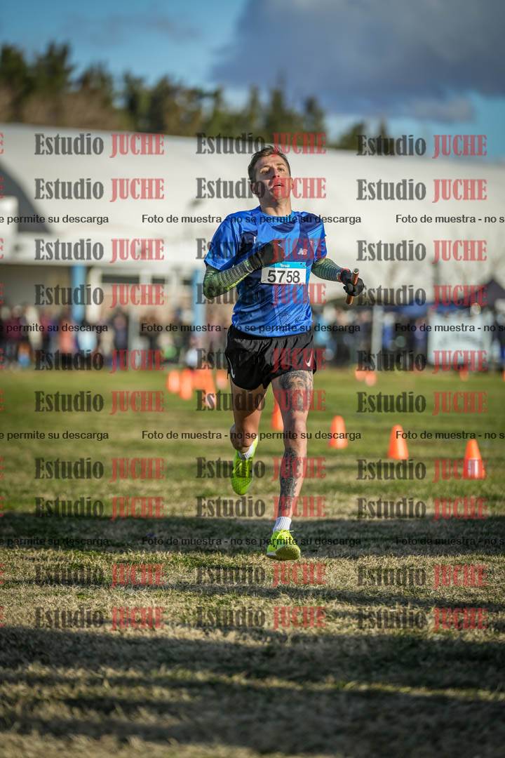 Fotos de la llegada de las postas 4 x 1000 m mixtas