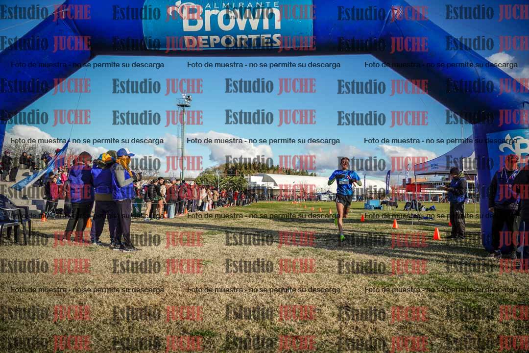 Fotos de la llegada de las postas 4 x 1000 m mixtas