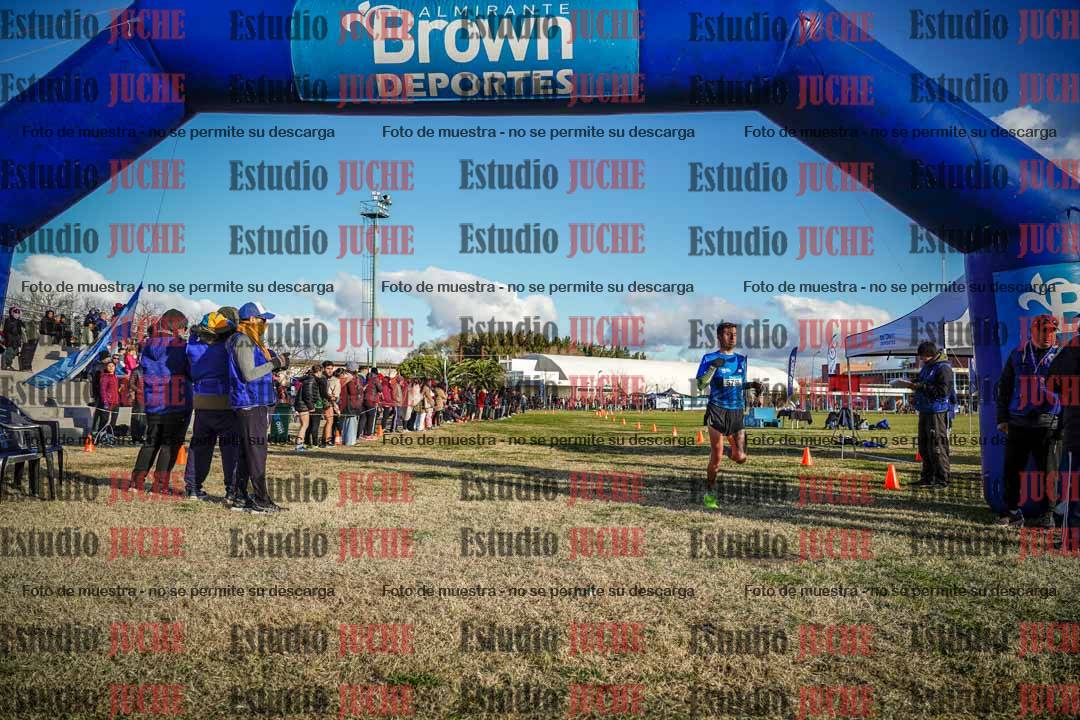 Fotos de la llegada de las postas 4 x 1000 m mixtas