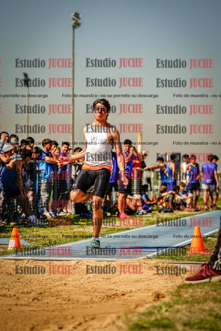 Fotos del salto en largo de varones