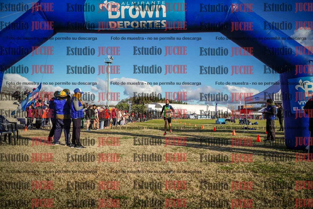 Fotos de la llegada de las postas 4 x 1000 m mixtas
