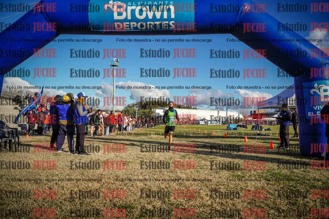 Fotos de la llegada de las postas 4 x 1000 m mixtas